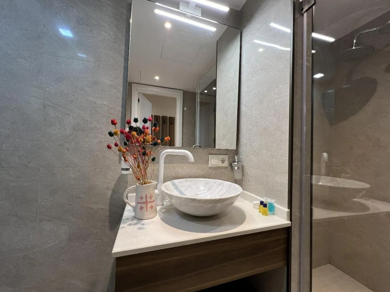 Courttyard Panorama Apartment Batumi